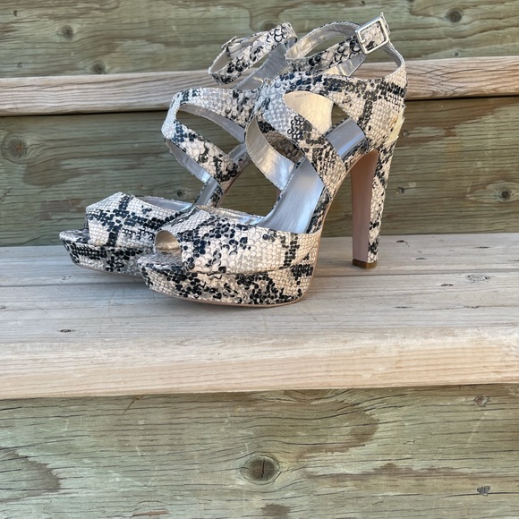 Le chateau 🐍 snakeskin print stilettos, size 10, never worn! - Picture 2 of 7